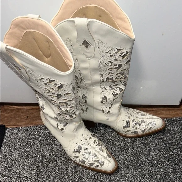White Sparkly Western Boots - Picture 1 of 6